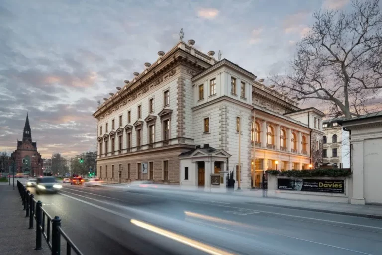 Besedni dum 1024x684 1