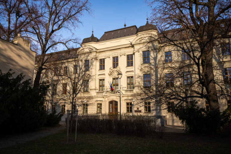 VUT RE1 autor Vaclav Konicek 1600